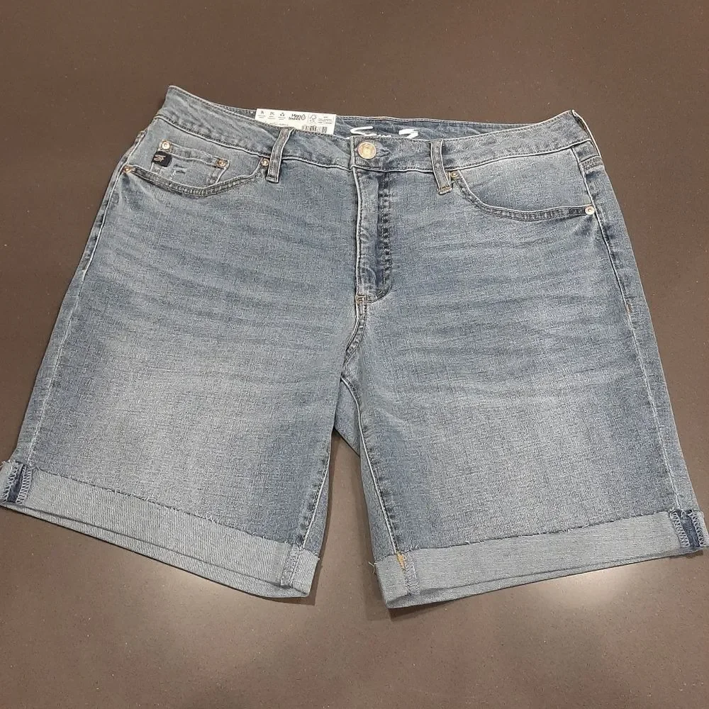 Seven7 Relaxed Bermuda Shorts Size 10 Mid Rise Cuffed Hem Stretch